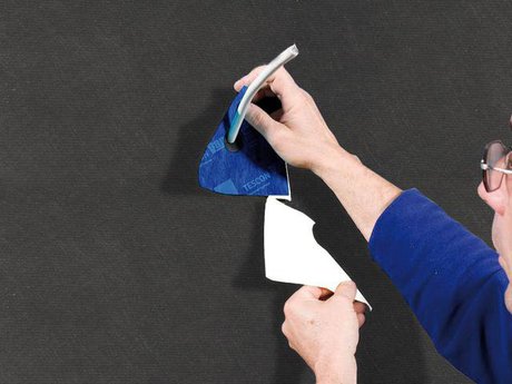 10. Anschluss an Kabel und Rohre